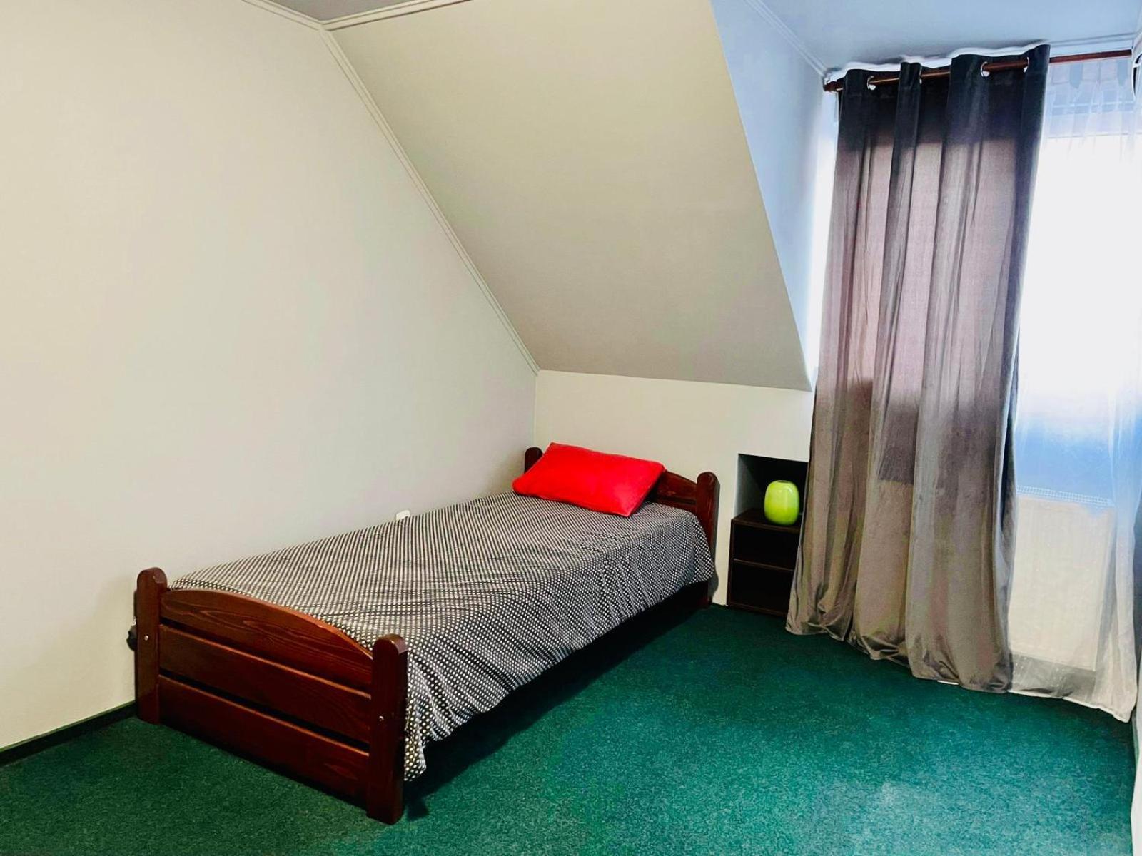 Pensiunea Texas Self Check-In Cluj-Napoca Chambre photo