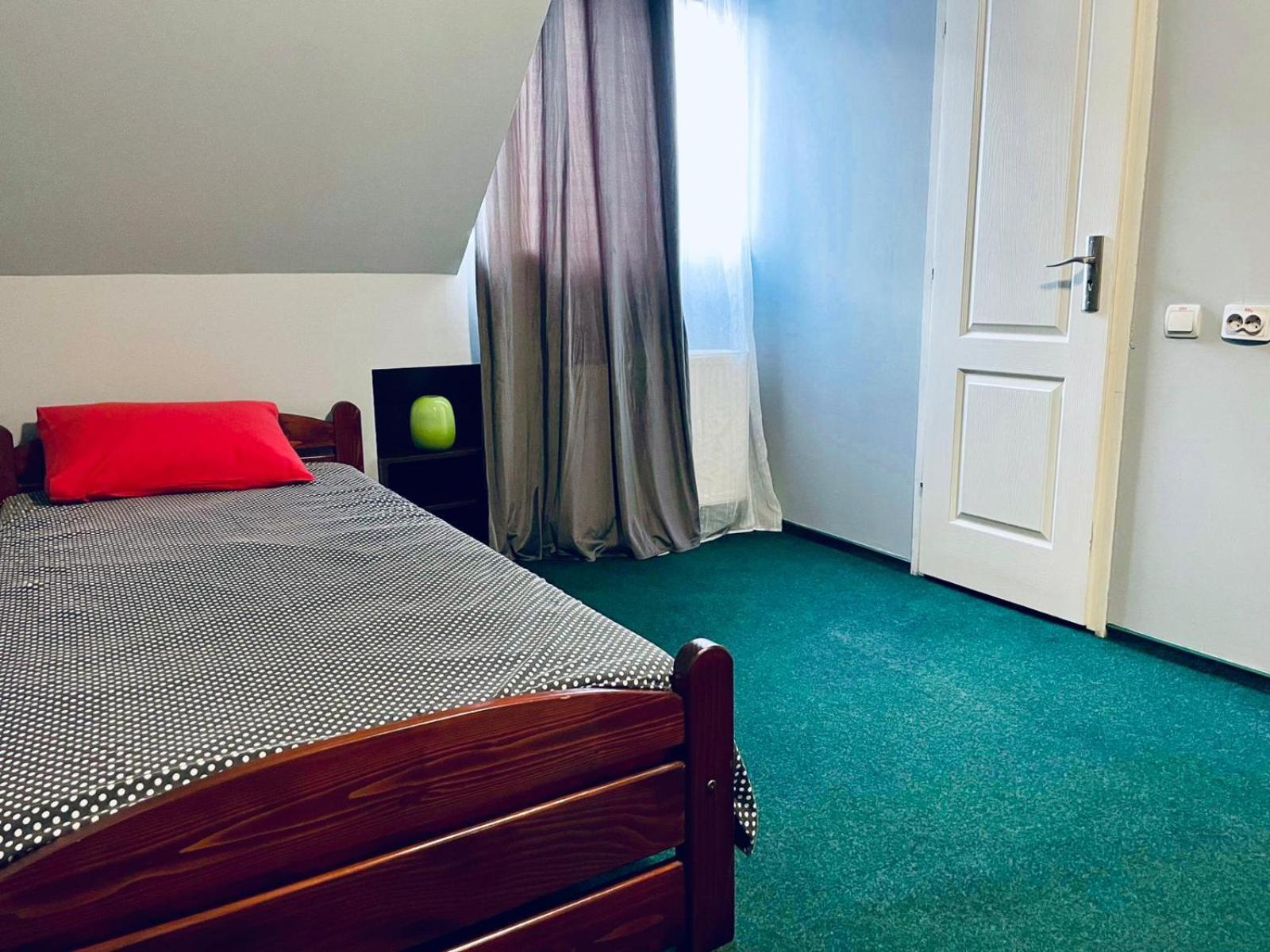 Pensiunea Texas Self Check-In Cluj-Napoca Chambre photo